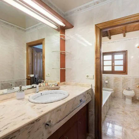 בית כפרי Casa En La Costa Con Wifi, Jardin Y Barbacoa לאנס