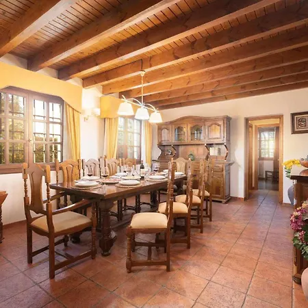 Casa En La Costa Con Wifi Jardín Y Barbacoa Casa rural *